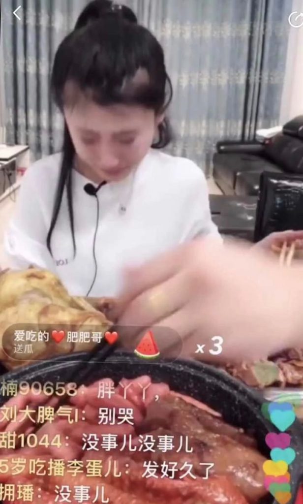 大胃王桐桐哭诉离婚，老公坐享600万？催吐暴食祸害的可是她的生命！