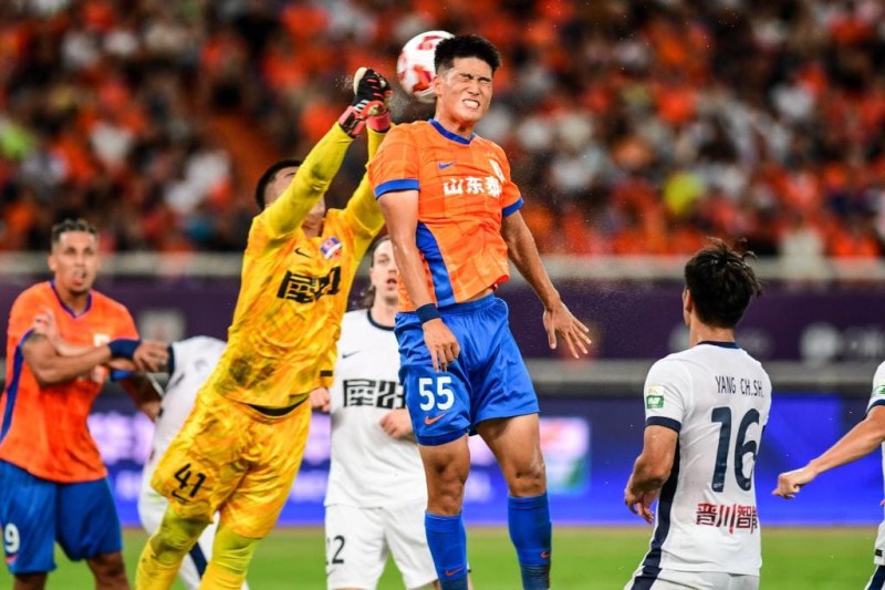 国内球员在高强度对抗中的适应能力为何成为讨论焦点